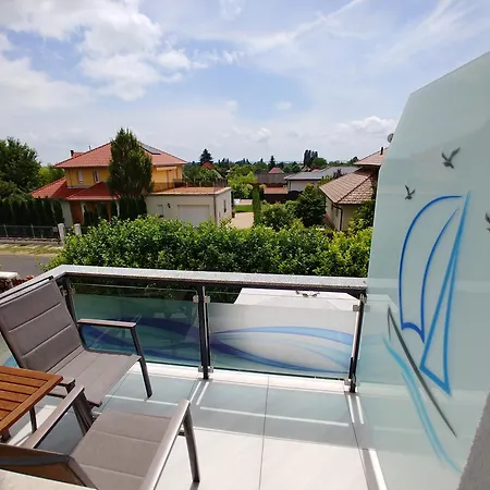 Ciklamen アパート