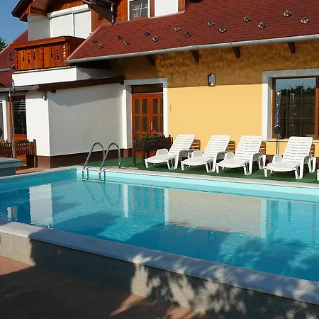 Ciklámen Apartman *